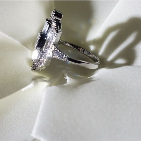 2.51 Ct. White Diamond & White Baguette Diamond Cocktail Ring 14K White Gold 925 - Picture 5 of 7